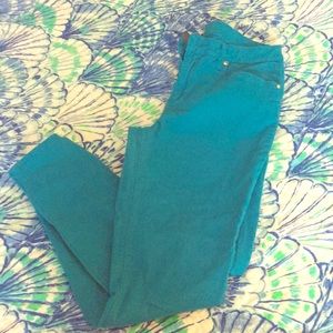 Cute teal pants!